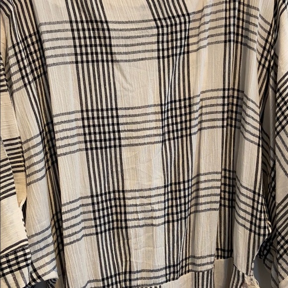 CUTE Woven dress shoulder slits and open back!! - Picture 5 of 6